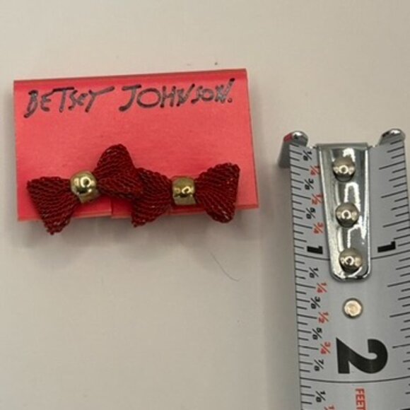 Betsey Johnson red metal mesh puffy bow stud earrings - Picture 4 of 4